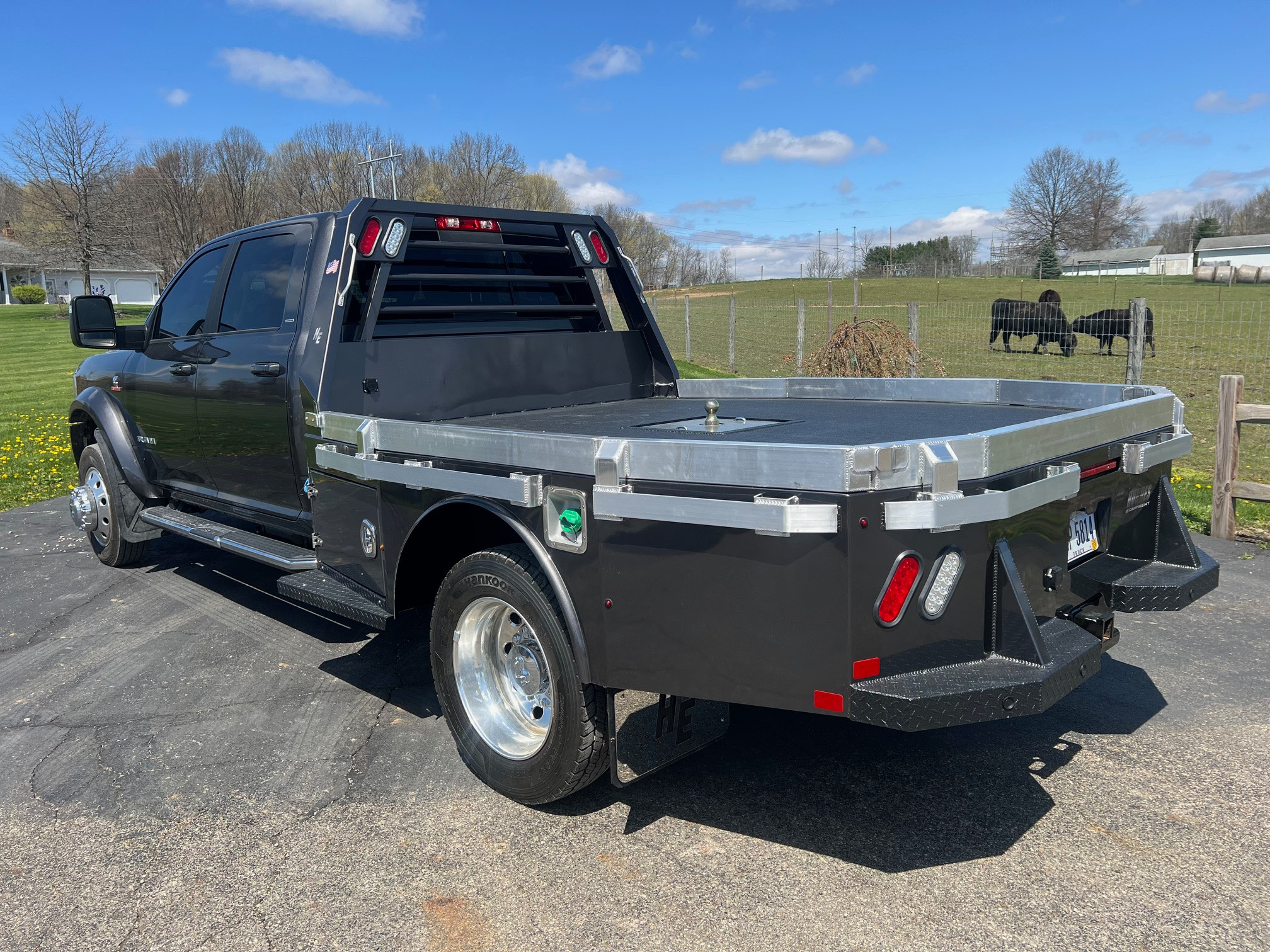 Ranch & Farm Flatbed Truck Bodies | Hughes Equipment Ohio